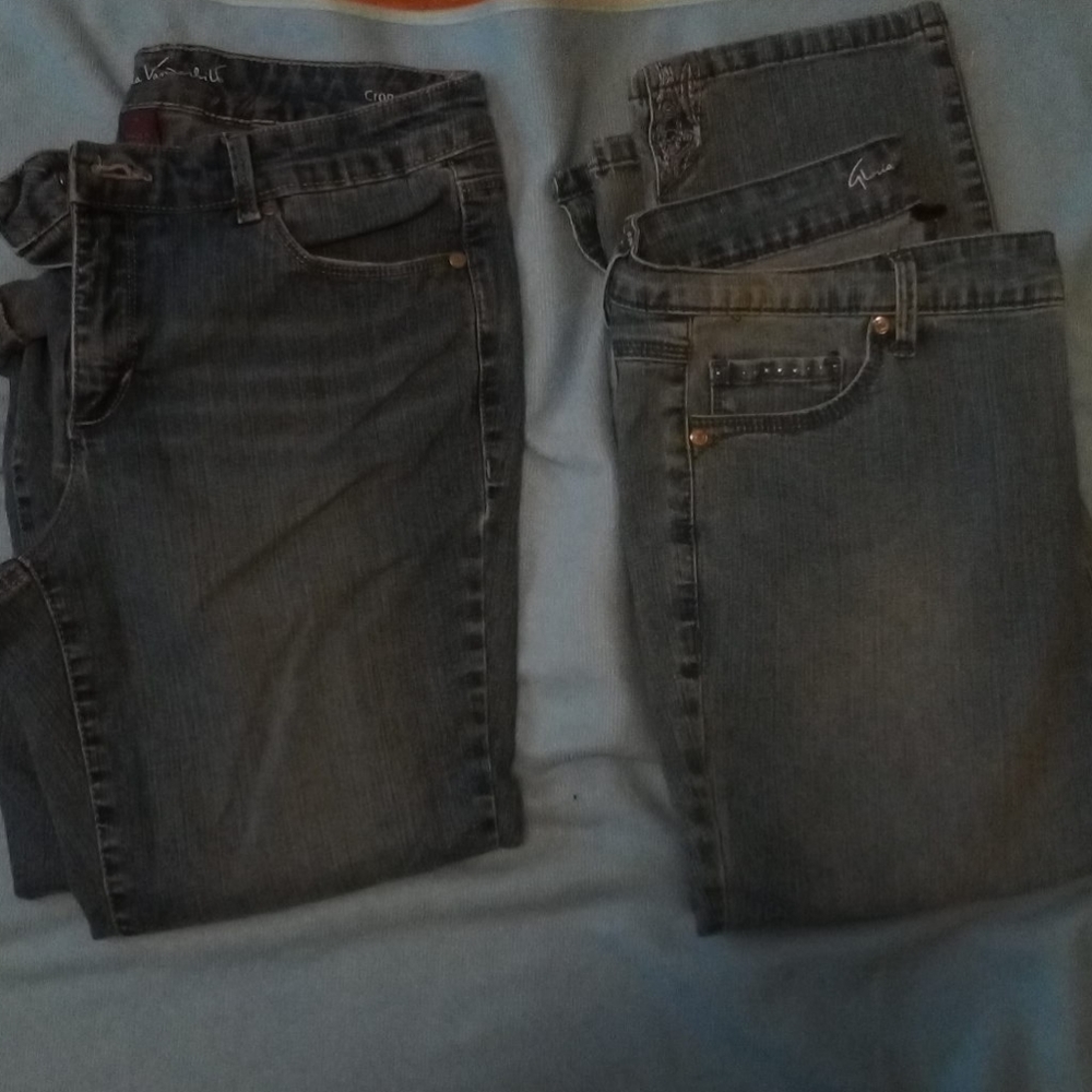 2 pair Gloria Vanderbilt crop jeans, sz 4